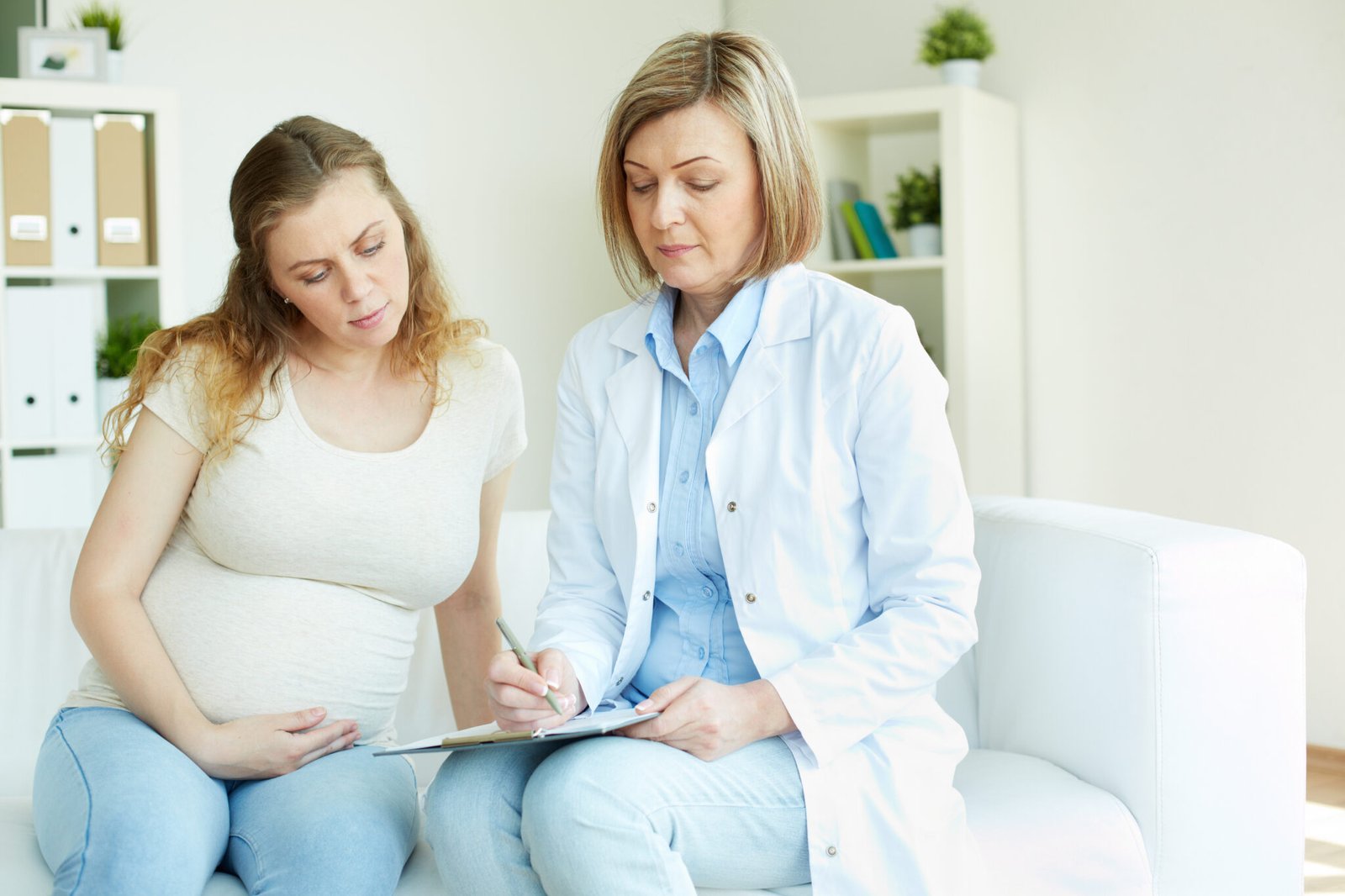 pregnant-woman-talking-her-doctor-room-2048x1365.jpg